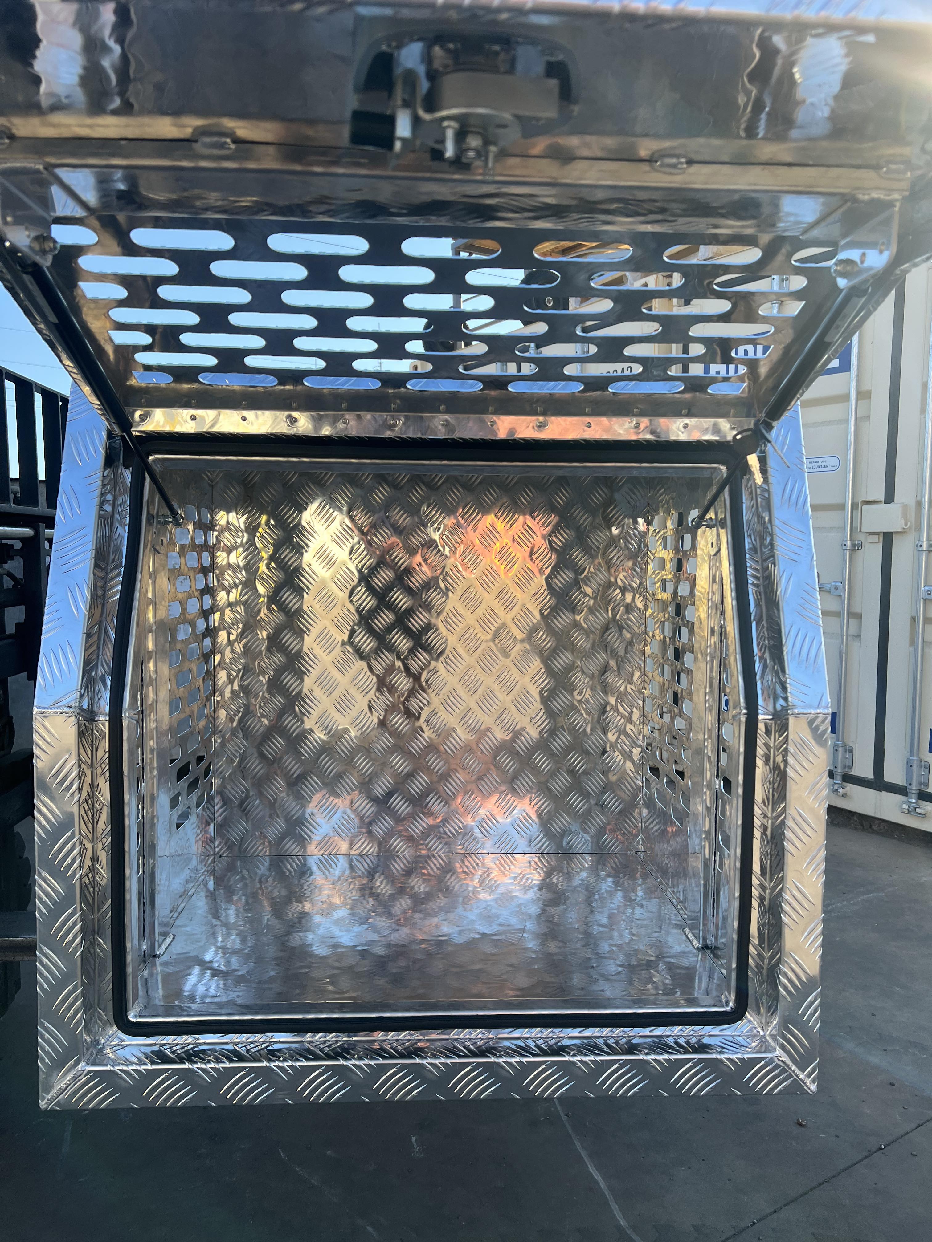 STAFFORD INDUSTRIAL DOGBOX 900MM X 1780MM X 860MM CHECKER PLATE CANOPY