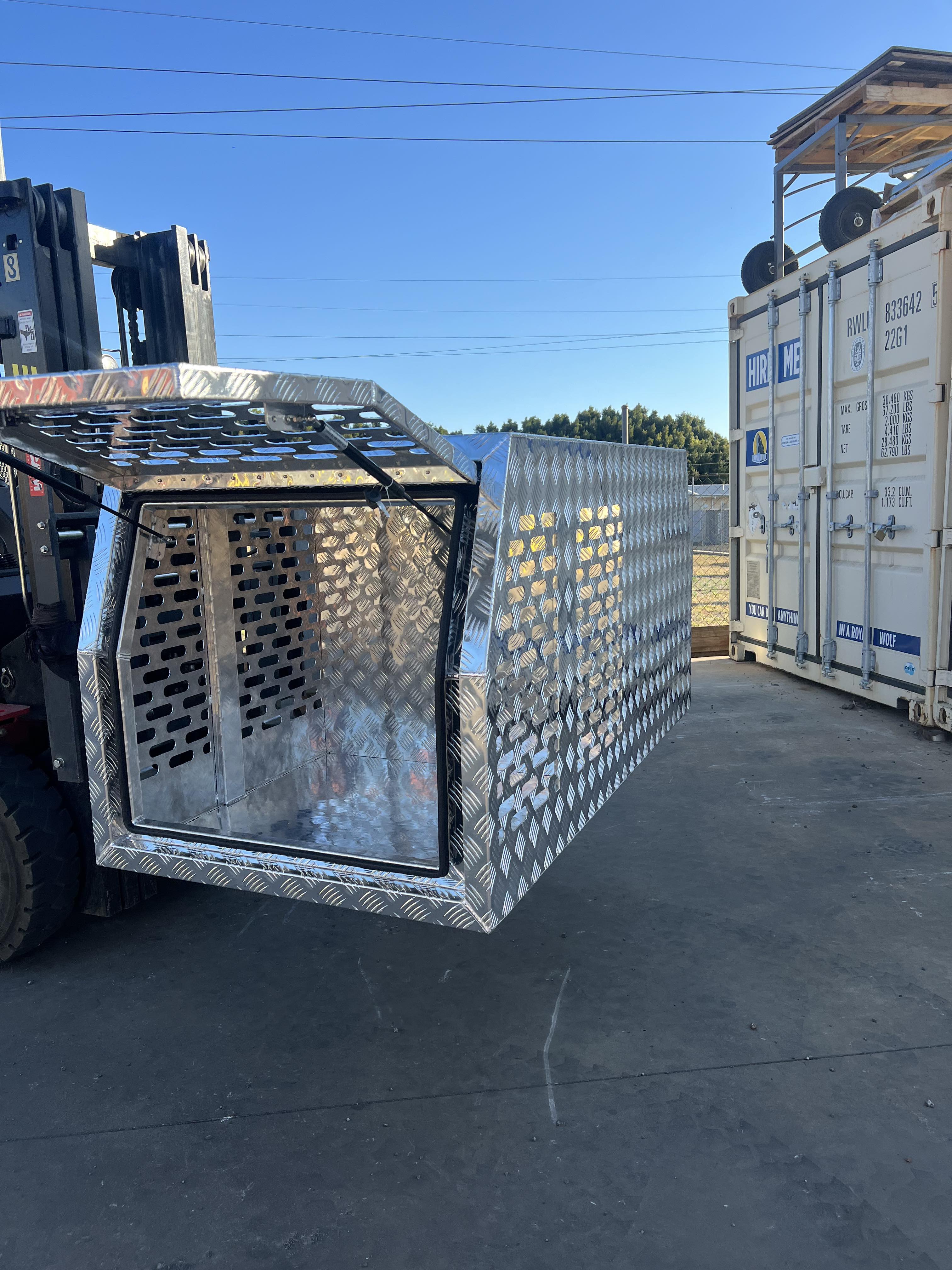 STAFFORD INDUSTRIAL DOGBOX 900MM X 1780MM X 860MM CHECKER PLATE CANOPY