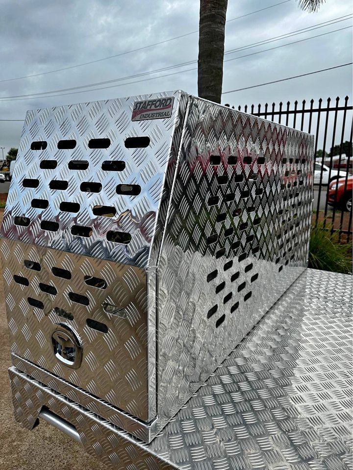 STAFFORD INDUSTRIAL (FULL DOGBOX) 600MM X 1780MM X 860MM CHECKER PLATE