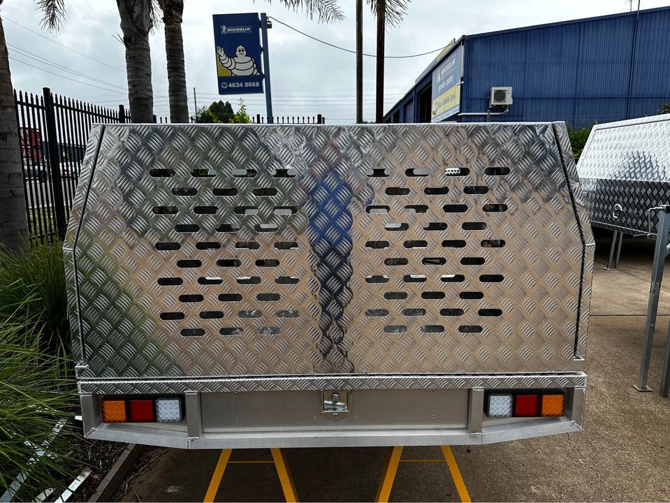STAFFORD INDUSTRIAL (FULL DOGBOX) 600MM X 1780MM X 860MM CHECKER PLATE