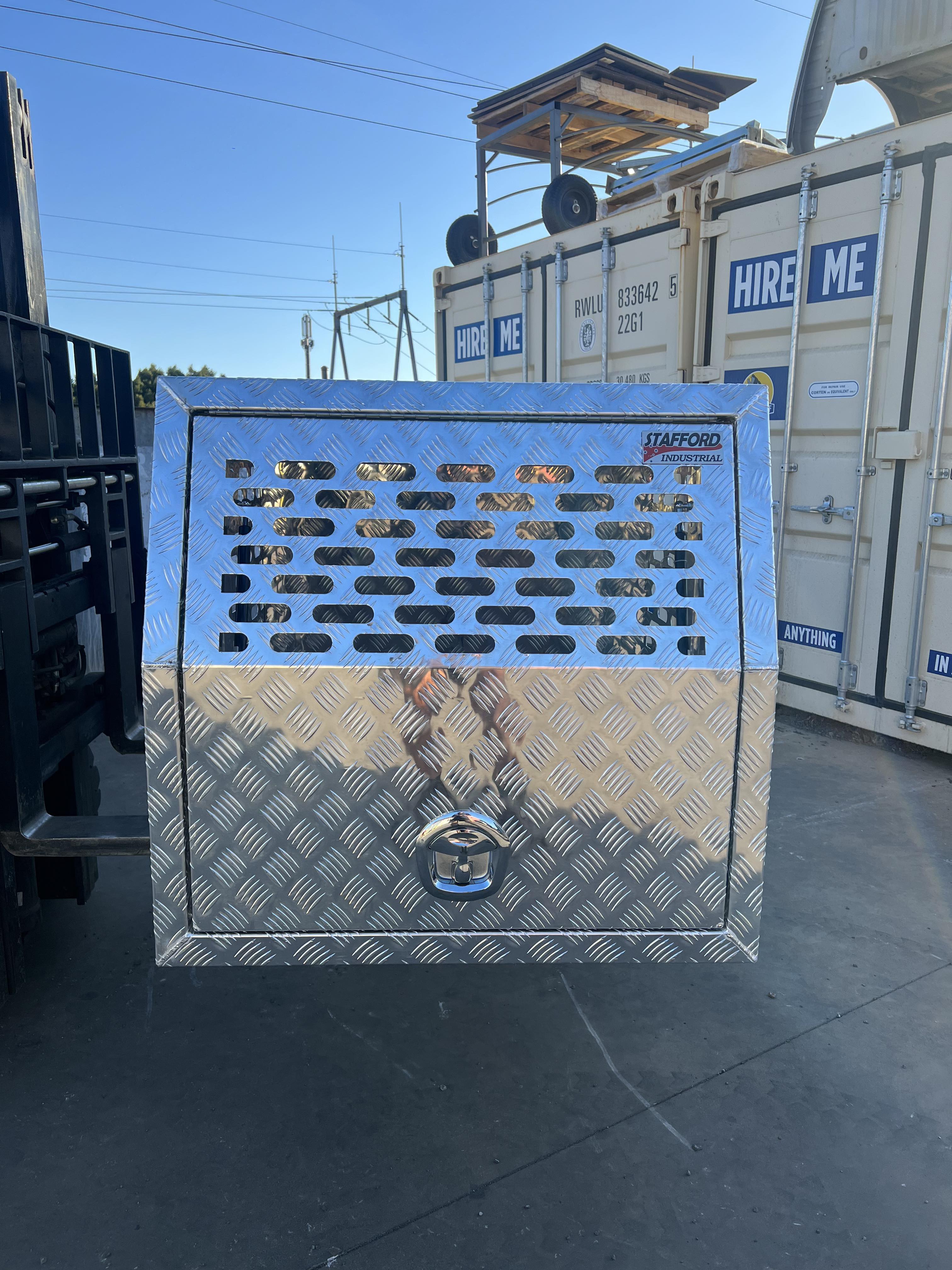 STAFFORD INDUSTRIAL DOGBOX 900MM X 1780MM X 860MM CHECKER PLATE CANOPY