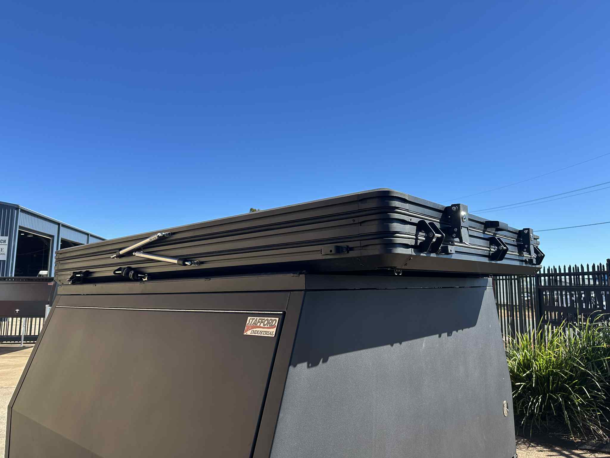 ROOF TOP TENT 5CM MATTRESS 60CM LED LIGHT OPENING 210X142X120CM