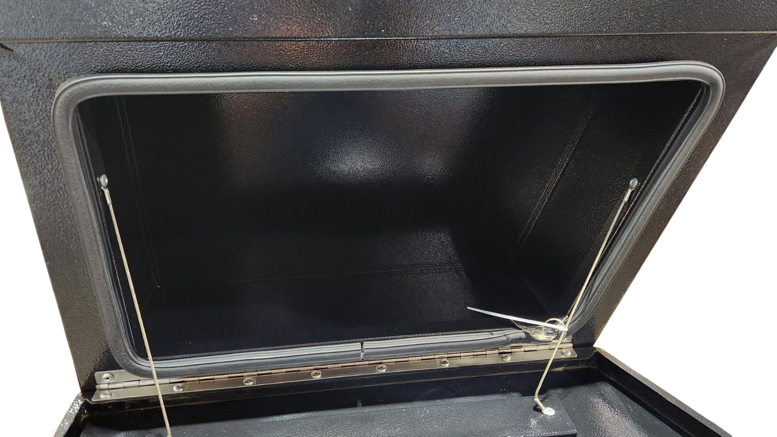 650MM UNDER UTE BOX RIGHT BLACK