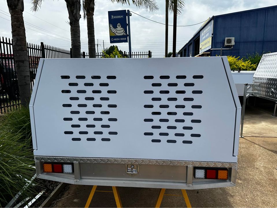 STAFFORD INDUSTRIAL (FULL DOGBOX) 600MM X 1780MM X 860MM WHITE CANOPY